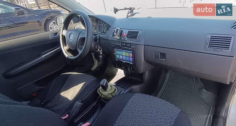Хэтчбек Skoda Fabia 2007 в Луцке