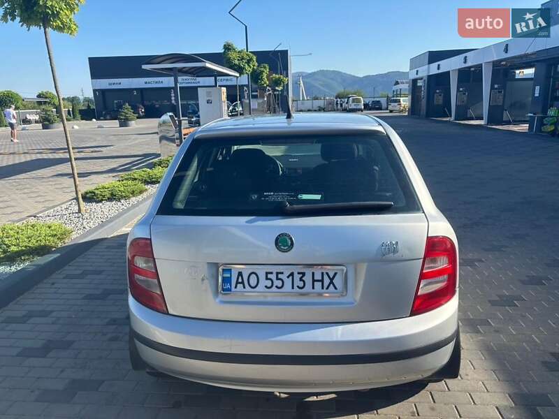 Хэтчбек Skoda Fabia 2003 в Хусте