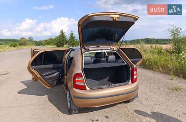 Хетчбек Skoda Fabia 2001 в 