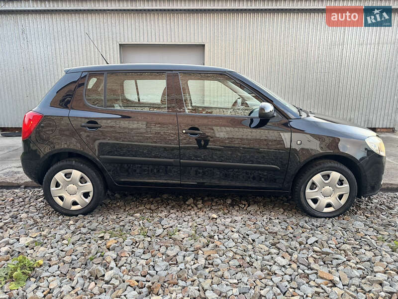 Хэтчбек Skoda Fabia 2009 в Луцке