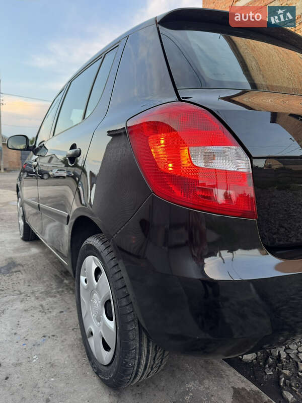 Хэтчбек Skoda Fabia 2009 в Луцке
