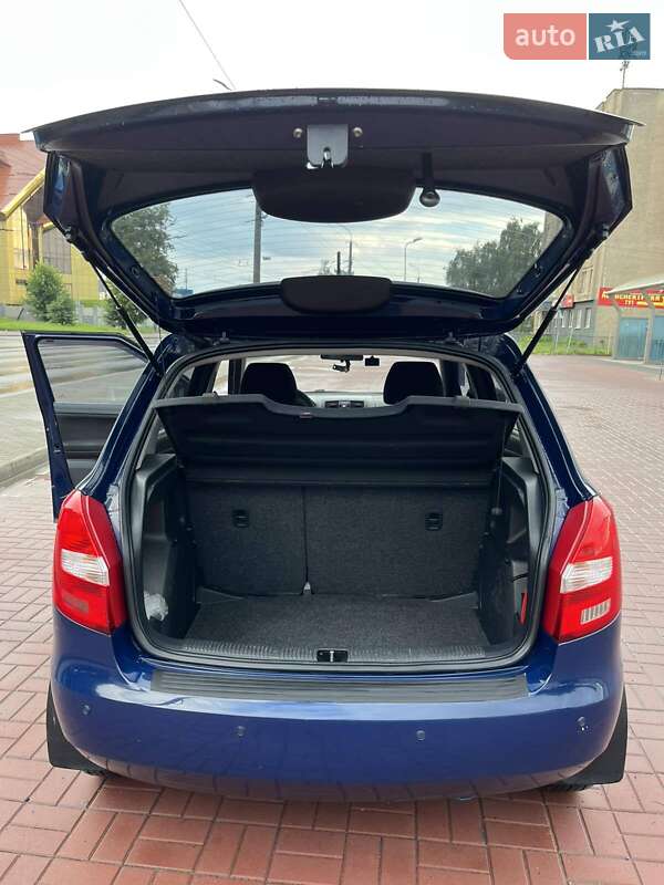Хэтчбек Skoda Fabia 2011 в Луцке