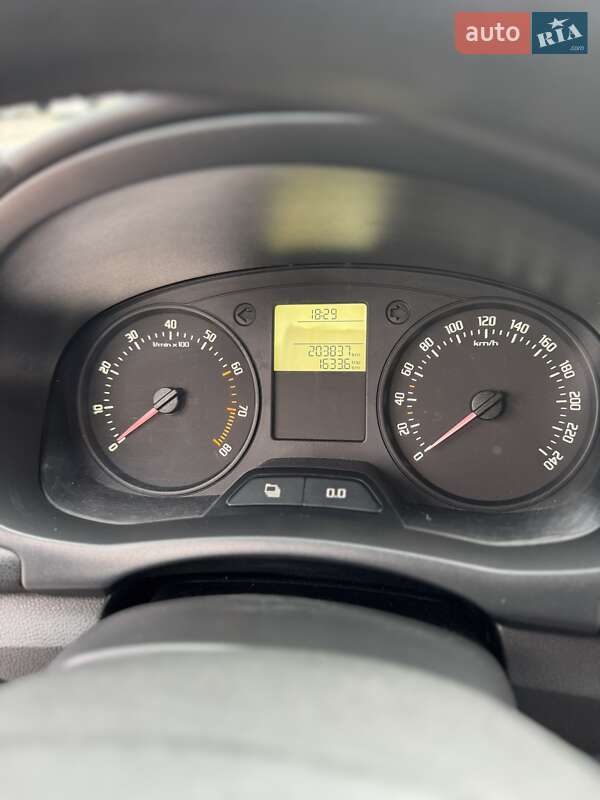 Хэтчбек Skoda Fabia 2010 в Днепре