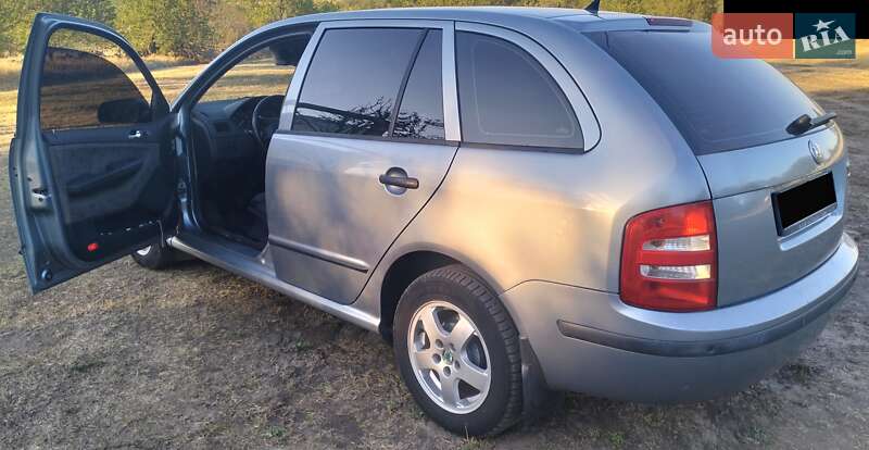 Універсал Skoda Fabia 2004 в Сумах