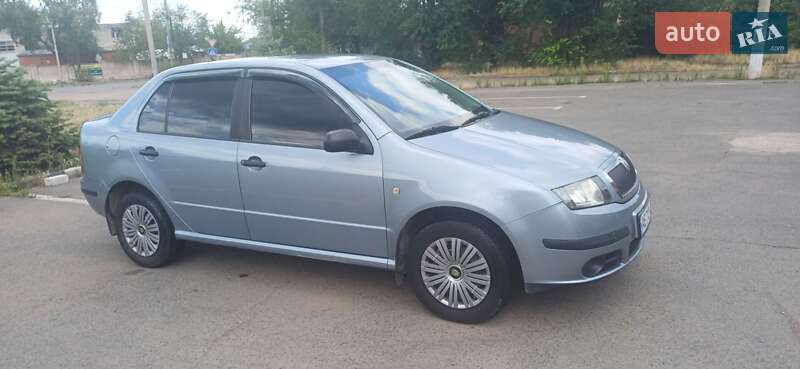 Седан Skoda Fabia 2004 в Кривом Роге