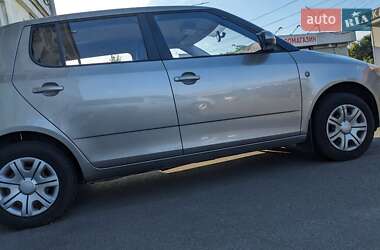 Хэтчбек Skoda Fabia 2012 в 