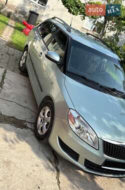 Універсал Skoda Fabia 2011 в Тернополі