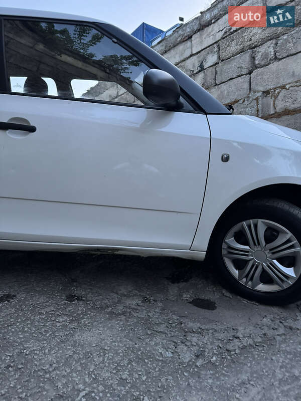 Хэтчбек Skoda Fabia 2011 в Львове