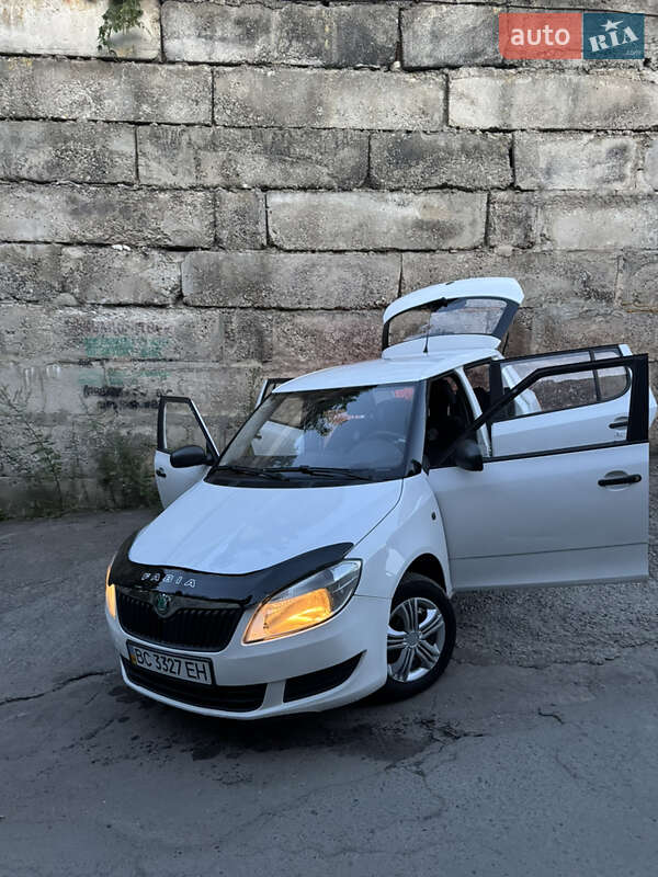 Хэтчбек Skoda Fabia 2011 в Львове
