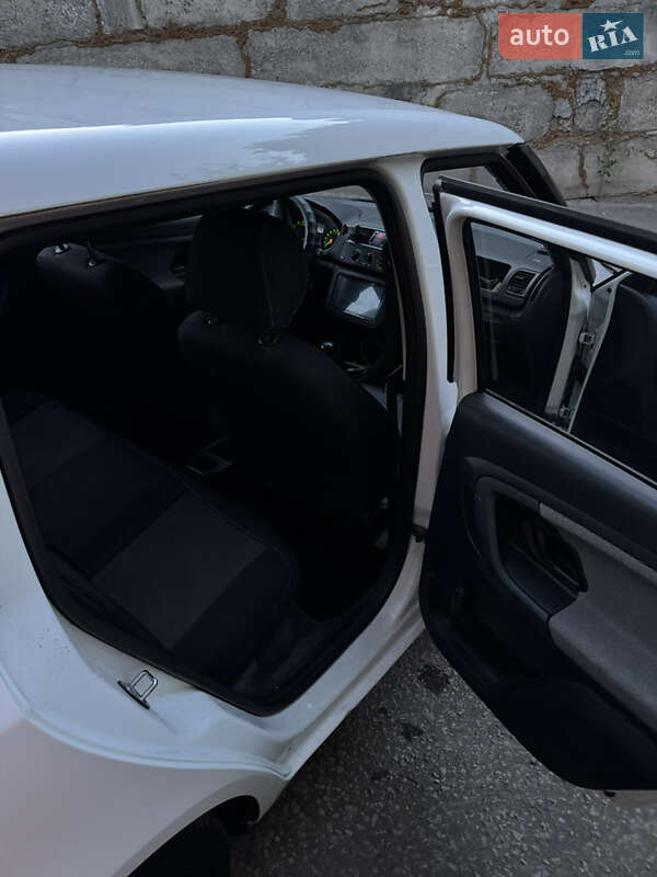Хэтчбек Skoda Fabia 2011 в Львове