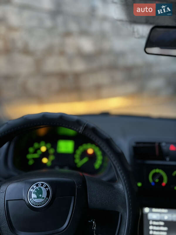 Хэтчбек Skoda Fabia 2011 в Львове