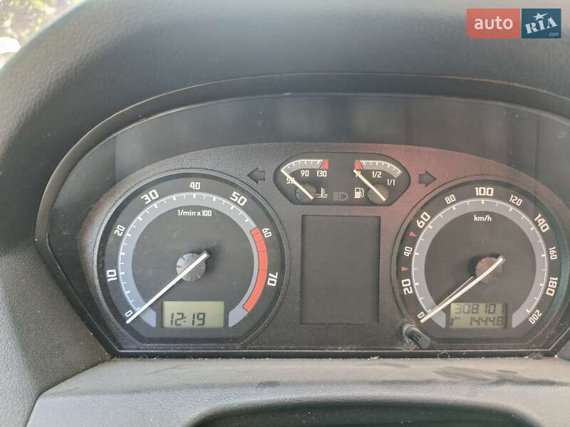 Хэтчбек Skoda Fabia 2005 в Арбузинке