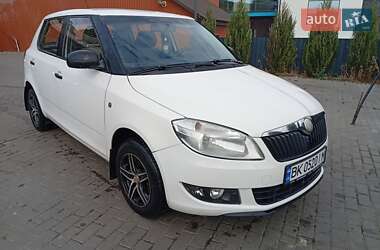 Хэтчбек Skoda Fabia 2011 в 