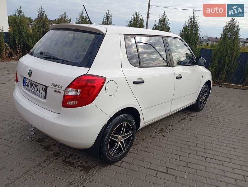 Хэтчбек Skoda Fabia 2011 в Ровно фото 35 Хэтчбек Skoda Fabia 2011 в Ровно