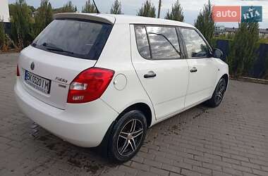 Хэтчбек Skoda Fabia 2011 в 