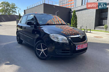 Хетчбек Skoda Fabia 2008 в  фото 2 Хетчбек Skoda Fabia 2008 в