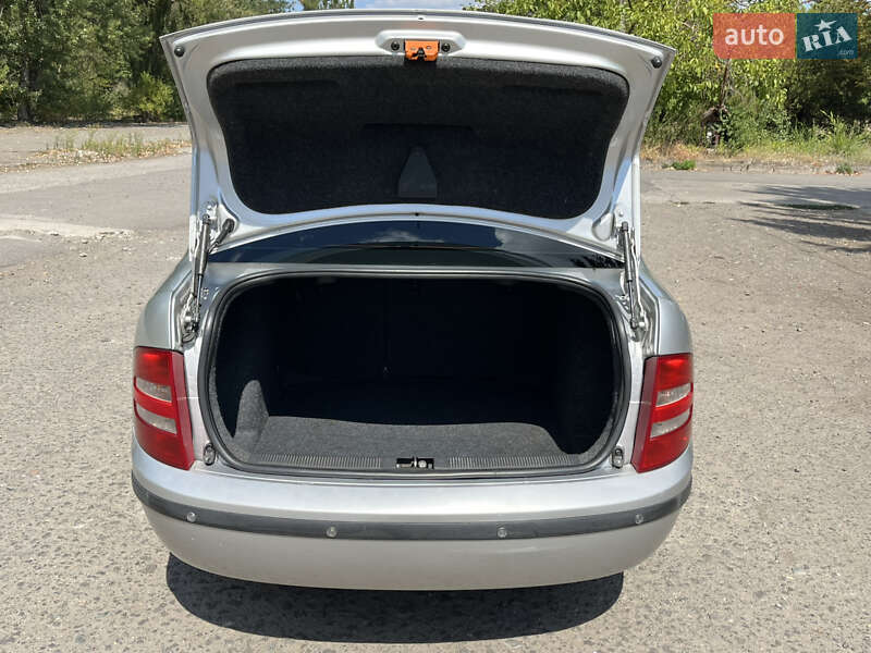 Седан Skoda Fabia 2001 в Кривом Роге