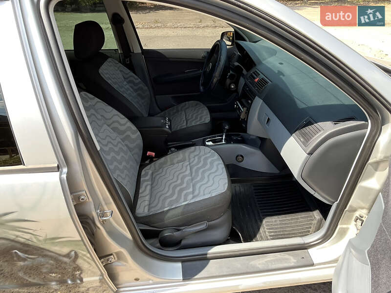 Седан Skoda Fabia 2001 в Кривом Роге