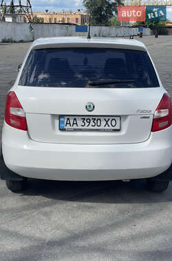 Хэтчбек Skoda Fabia 2011 в 