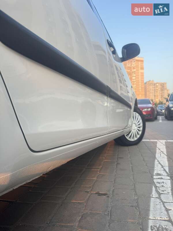 Хэтчбек Skoda Fabia 2011 в Киеве