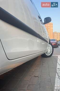 Хэтчбек Skoda Fabia 2011 в 