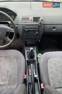 Хэтчбек Skoda Fabia 2001 в 