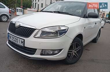 Хэтчбек Skoda Fabia 2011 в 