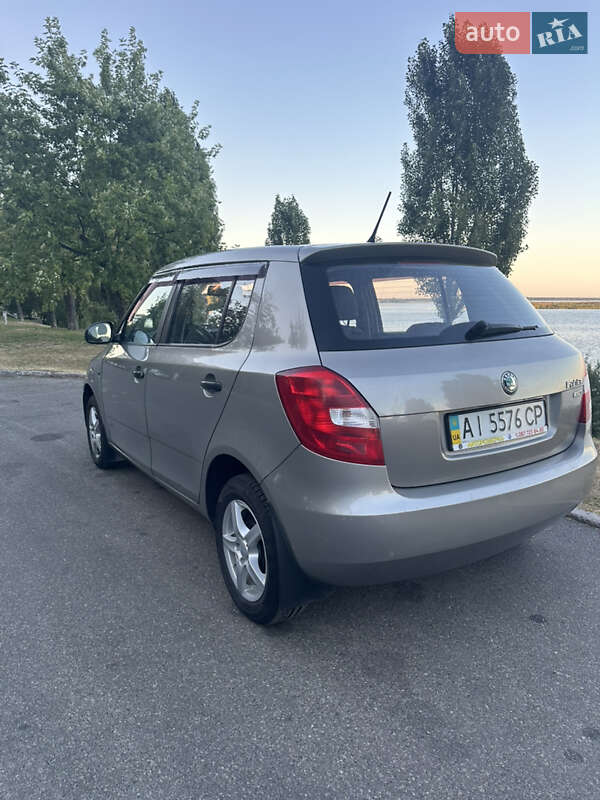 Хэтчбек Skoda Fabia 2011 в Киеве