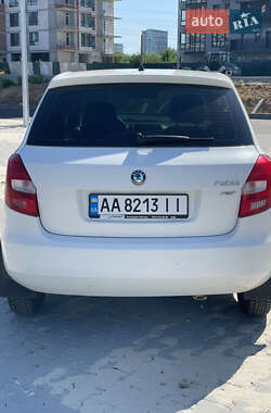 Хэтчбек Skoda Fabia 2011 в 