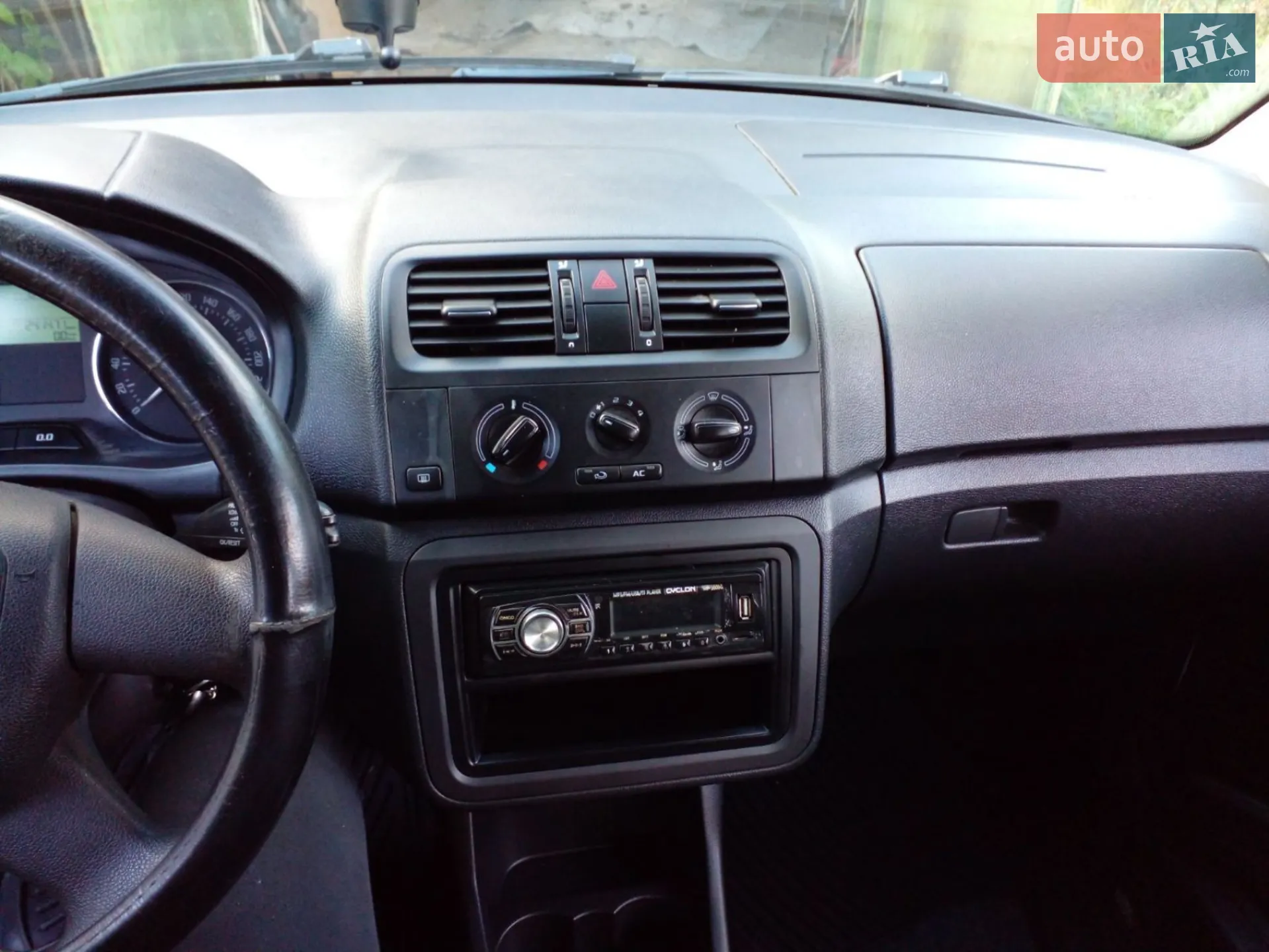 2011 Skoda Fabia - мініатюра 10
