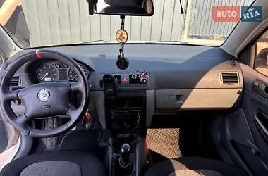 Хэтчбек Skoda Fabia 2002 в 