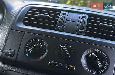 Хэтчбек Skoda Fabia 2011 в 