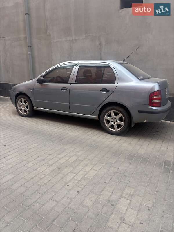 Хетчбек Skoda Fabia 2004 в Чернівцях