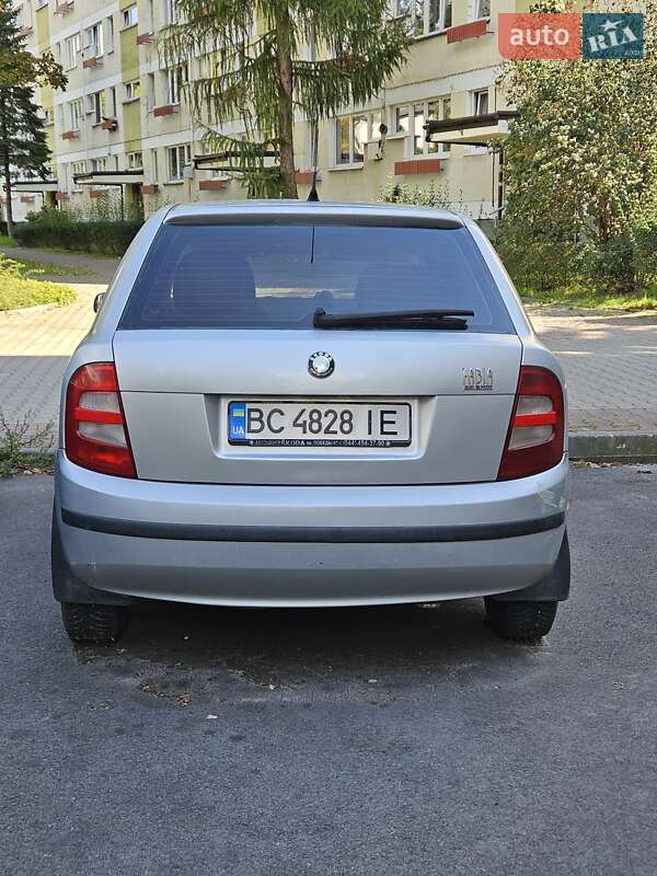 Седан Skoda Fabia 2003 в Львові