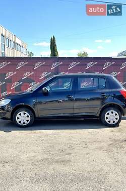 Хэтчбек Skoda Fabia 2011 в 