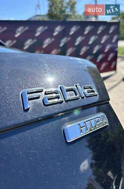Хэтчбек Skoda Fabia 2011 в 