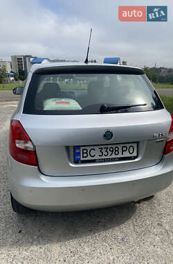 Хэтчбек Skoda Fabia 2011 в 