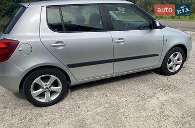 Хэтчбек Skoda Fabia 2011 в 