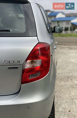 Хэтчбек Skoda Fabia 2011 в 