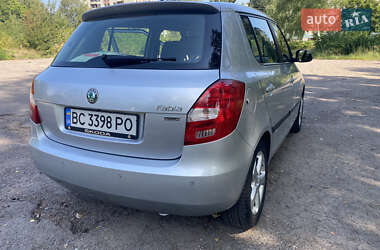 Хэтчбек Skoda Fabia 2011 в 