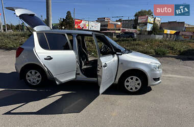 Хэтчбек Skoda Fabia 2011 в 