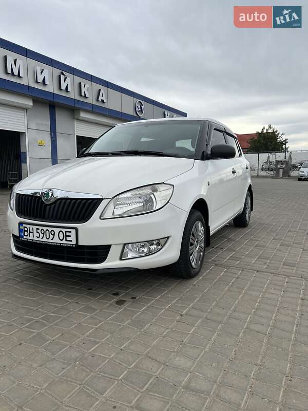 Хэтчбек Skoda Fabia 2012 в 