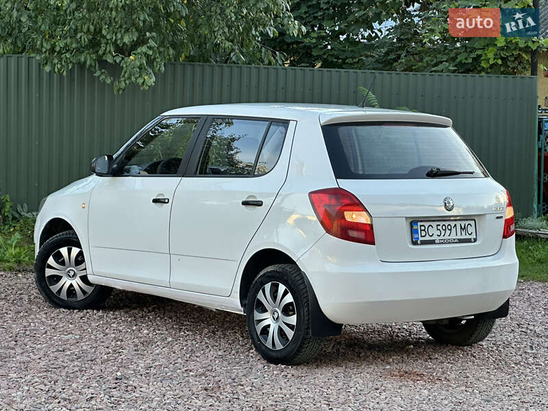 Хэтчбек Skoda Fabia 2011 в Дрогобыче