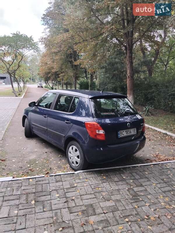 Хэтчбек Skoda Fabia 2011 в 