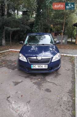 Хэтчбек Skoda Fabia 2011 в 