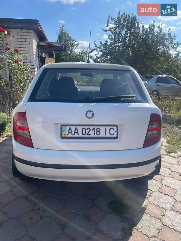 Хэтчбек Skoda Fabia 2003 в Киеве