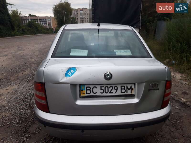Седан Skoda Fabia 2004 в Львове