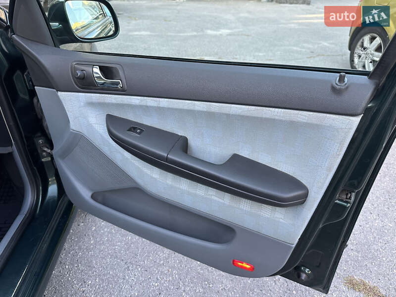 Хэтчбек Skoda Fabia 2001 в Харькове