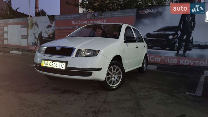 Хэтчбек Skoda Fabia 2003 в Киеве