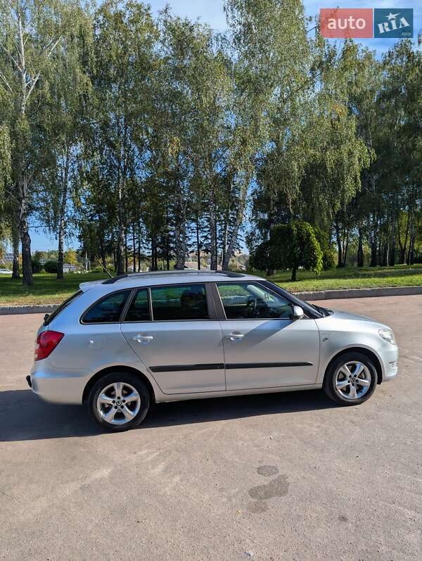 Универсал Skoda Fabia 2011 в Житомире